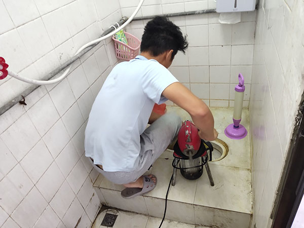 武清肥皂掉到马桶里把马桶堵住了怎么办？马桶堵住了怎么办
